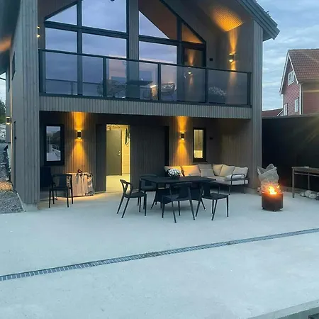 Апартаменты Boat House With Sea Views An Hour From Bergen *