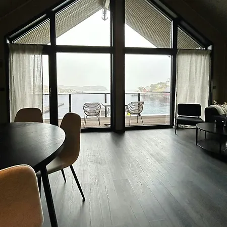 Апартаменты Boat House With Sea Views An Hour From Bergen