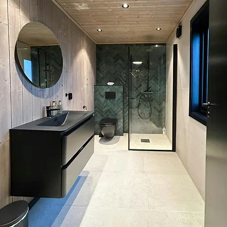 Апартаменты Boat House With Sea Views An Hour From Bergen