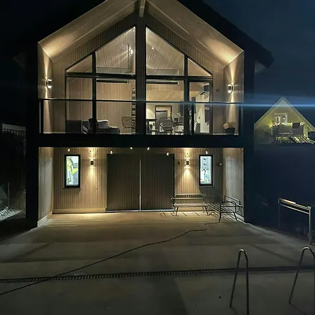 Boat House With Sea Views An Hour From Bergen Tjeldsto